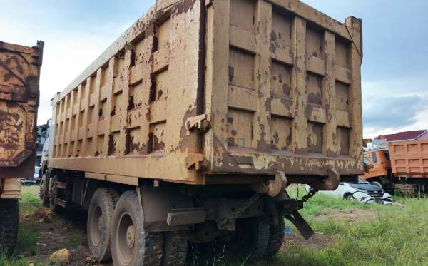 DONGFENG DUMP TRUCK 12 RODA