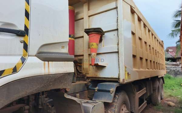 DONGFENG DUMP TRUCK 12 RODA