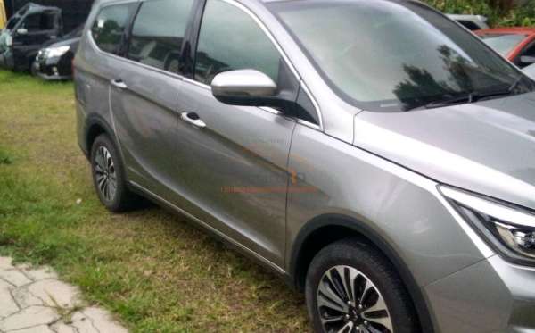 WULING CORTEZ 1.5 LUX