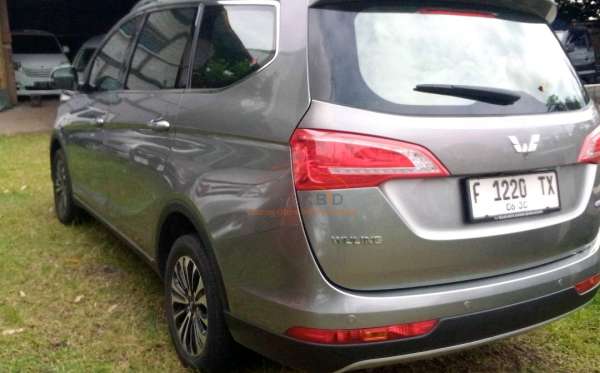 WULING CORTEZ 1.5 LUX