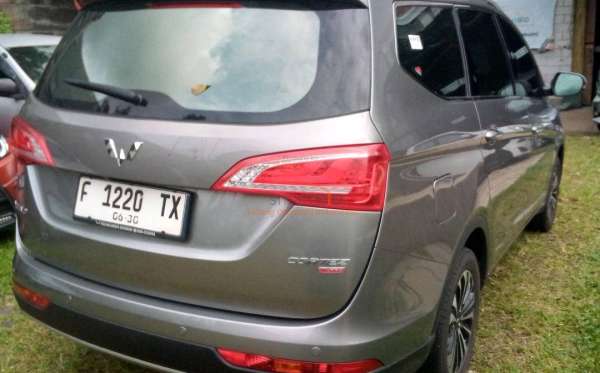 WULING CORTEZ 1.5 LUX