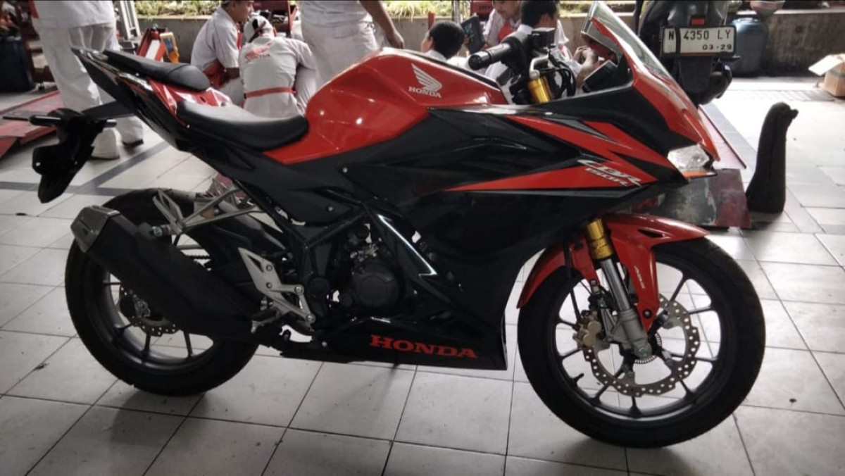 HONDA CBR 150 R