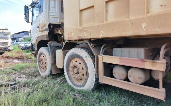 DONGFENG DUMP TRUCK 12 RODA