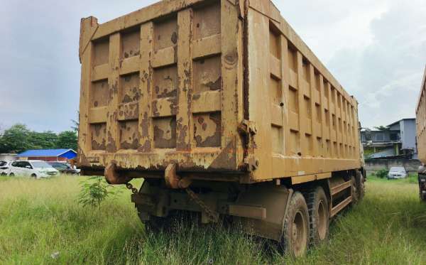 DONGFENG DUMP TRUCK 12 RODA