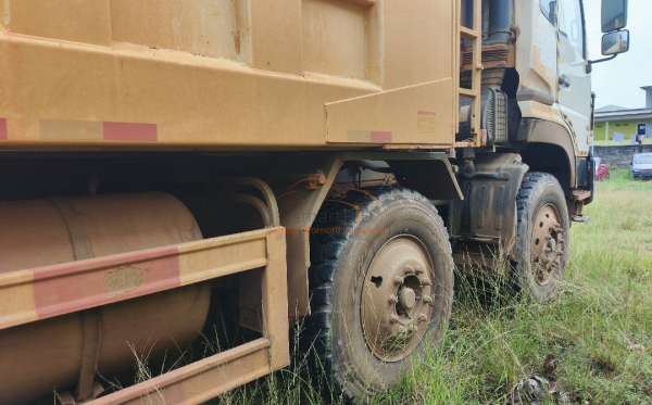 DONGFENG DUMP TRUCK 12 RODA