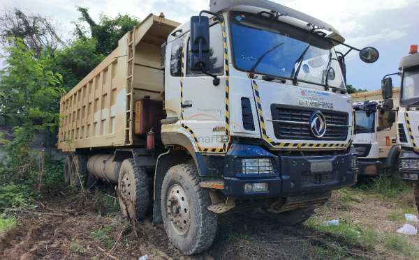DONGFENG DUMP TRUCK 12 RODA