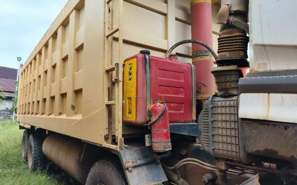 DONGFENG DUMP TRUCK 12 RODA