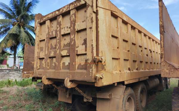DONGFENG DUMP TRUCK 12 RODA