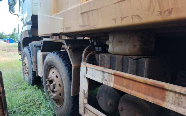 DONGFENG DUMP TRUCK 12 RODA