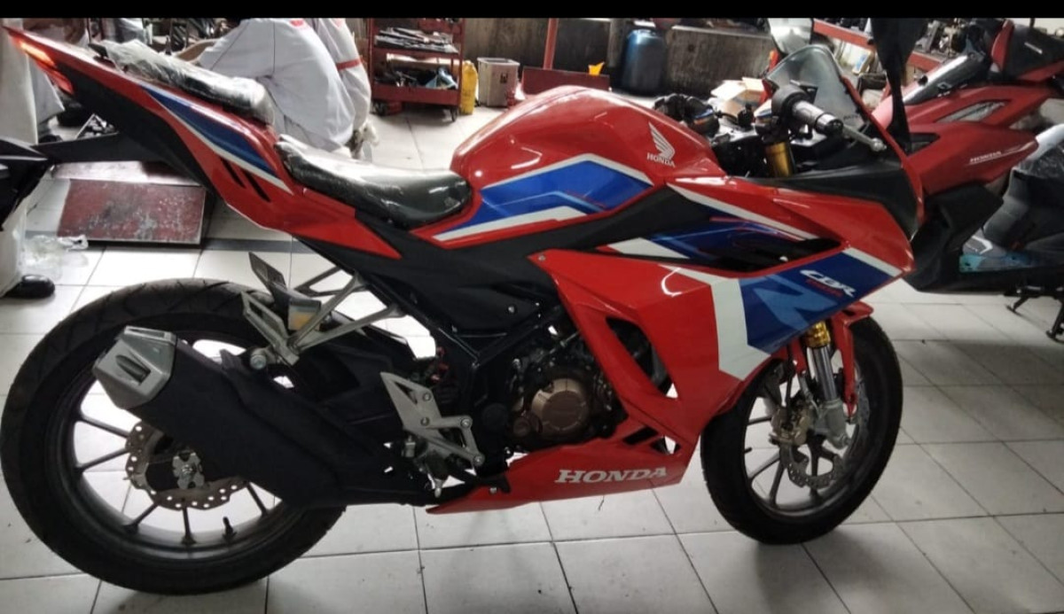 HONDA CBR 150 R