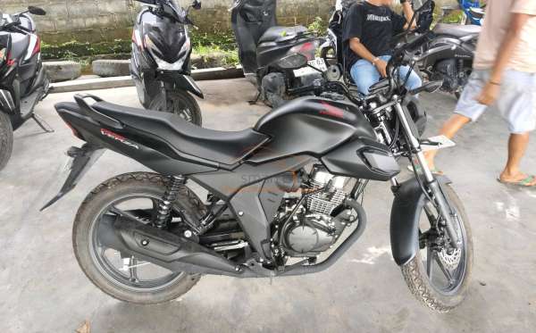 HONDA CB 150 Verza