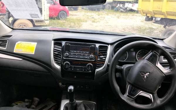 MITSUBISHI PAJERO SPORT 2.5L GLX (4X4)