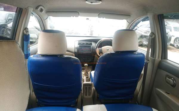 NISSAN GRAND LIVINA SV