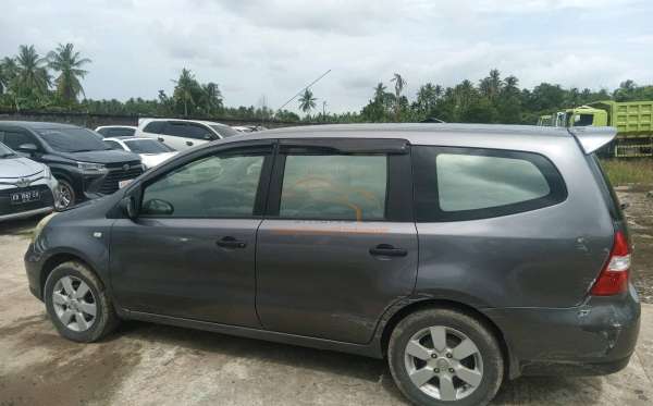 NISSAN GRAND LIVINA SV