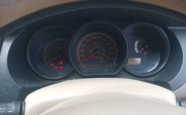 NISSAN GRAND LIVINA SV