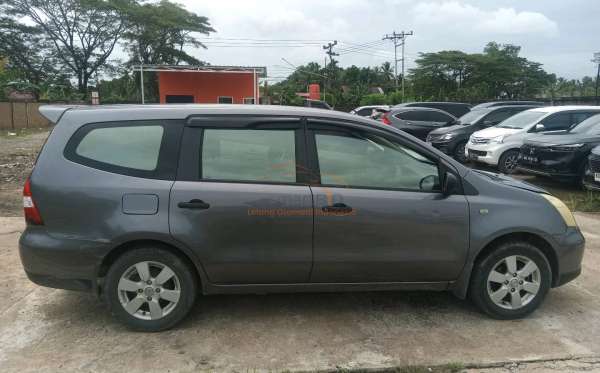 NISSAN GRAND LIVINA SV