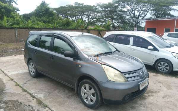 NISSAN GRAND LIVINA SV