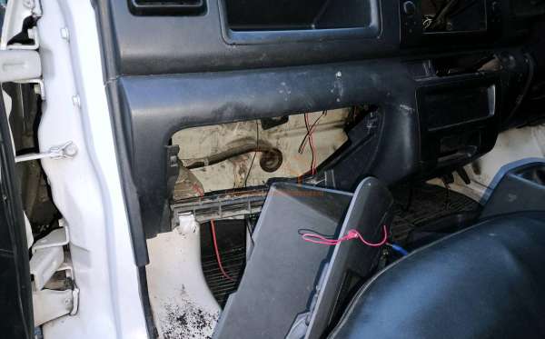 SUZUKI  MEGA CARRY  PU