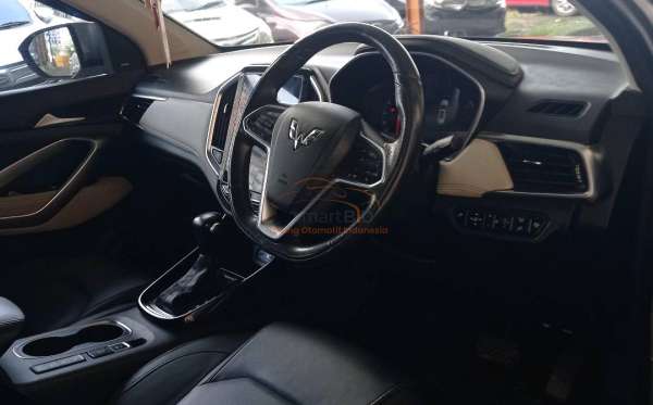 WULING ALMAZ 1.5 LT LUX CVT