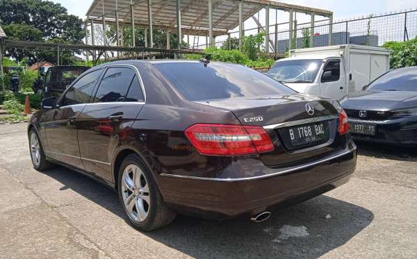 MERCEDES BENZ E 250 CGI