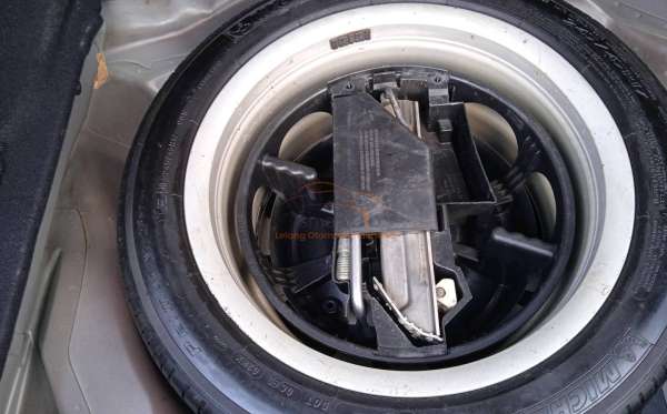 MERCEDES BENZ E 250 CGI