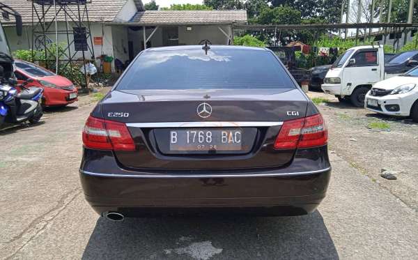 MERCEDES BENZ E 250 CGI