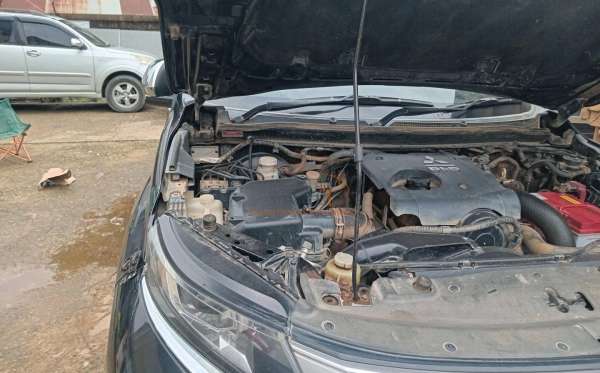 MITSUBISHI PAJERO SPORT 2.5L GLX (4X4)