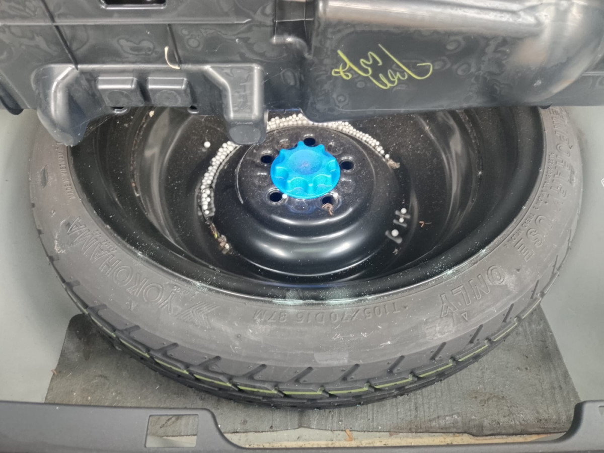 TOYOTA  SIENTA  1.5V