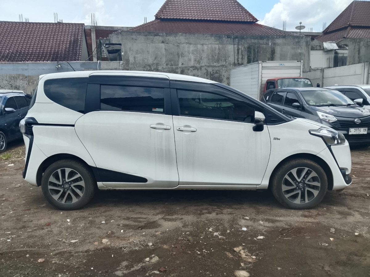 TOYOTA  SIENTA  1.5V