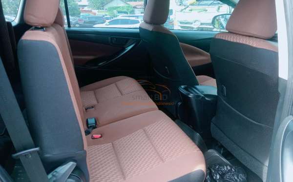 TOYOTA INNOVA G