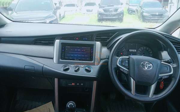 TOYOTA INNOVA G