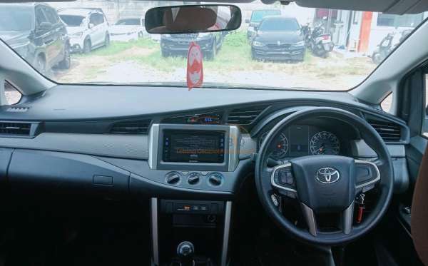 TOYOTA INNOVA G