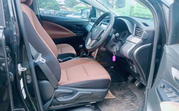 TOYOTA INNOVA G