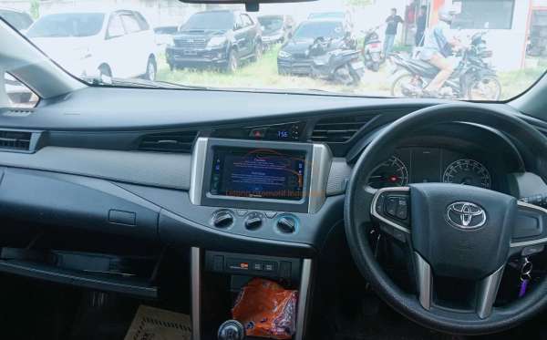 TOYOTA INNOVA G