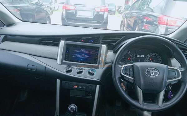 TOYOTA INNOVA G