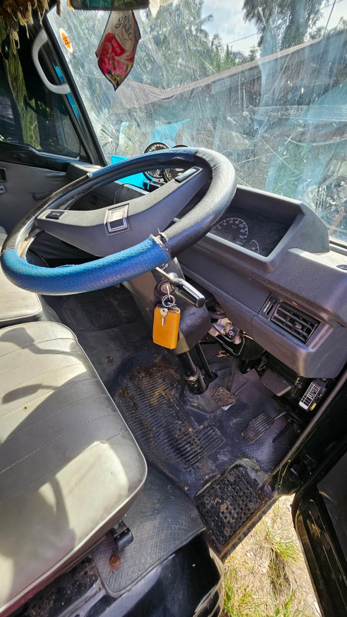 MITSUBISHI L 300  PU