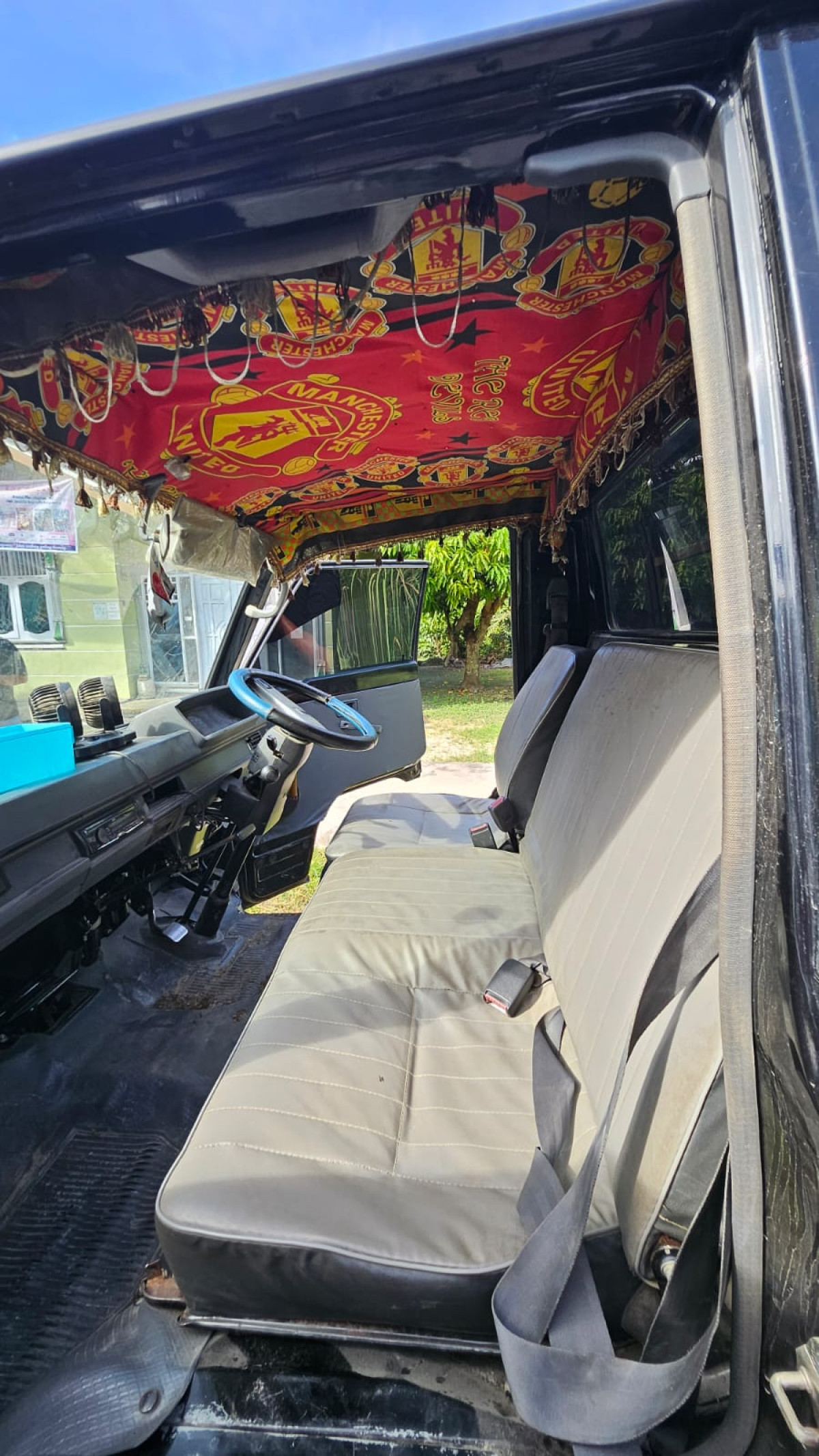 MITSUBISHI L 300  PU