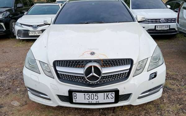 MERCEDES BENZ E 300