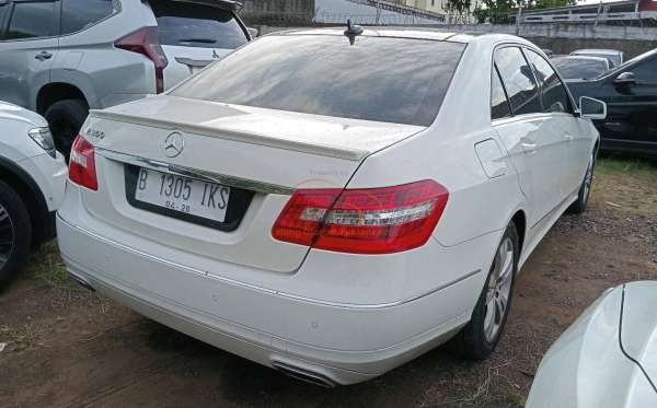 MERCEDES BENZ E 300
