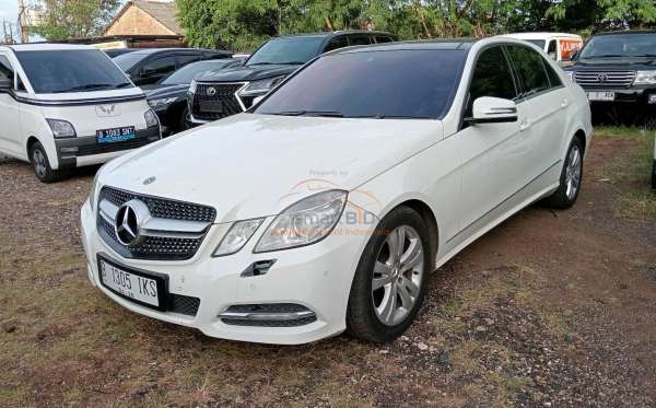 MERCEDES BENZ E 300