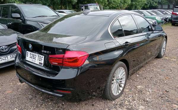 BMW 320I CKD AT