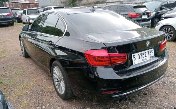 BMW 320I CKD AT