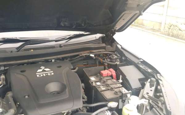 MITSUBISHI PAJERO SPORT DAKAR