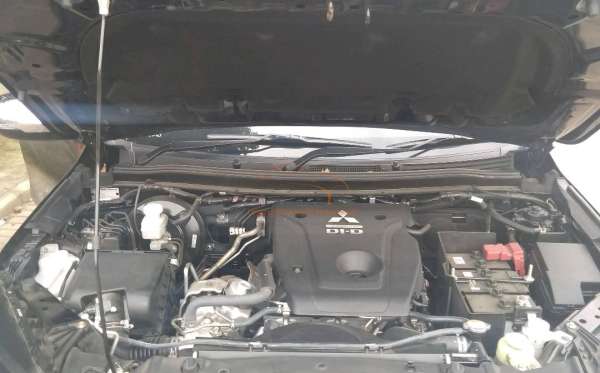 MITSUBISHI PAJERO SPORT DAKAR