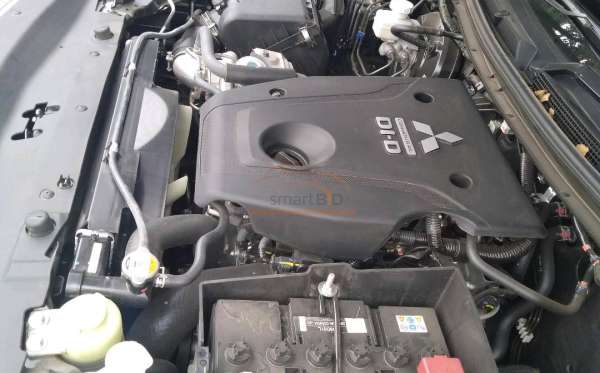 MITSUBISHI PAJERO SPORT DAKAR