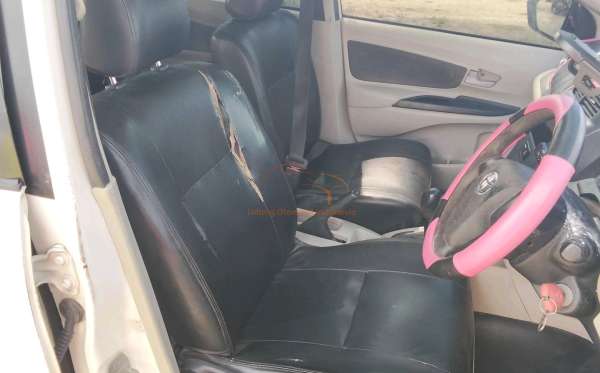 TOYOTA AVANZA