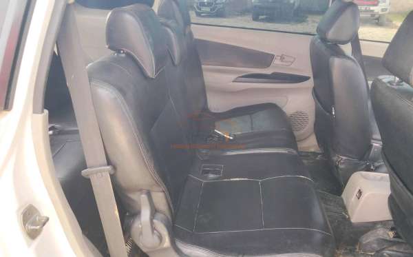 TOYOTA AVANZA