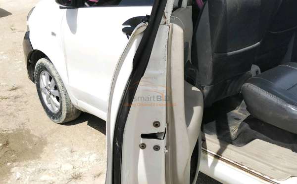 TOYOTA AVANZA