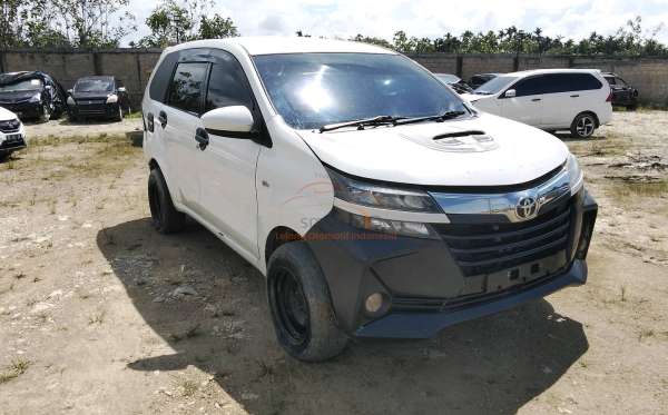 TOYOTA AVANZA
