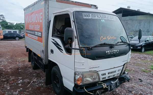 ISUZU NHR 55
